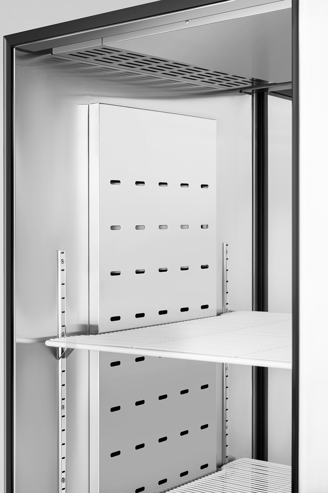 atosa-plus-r2-sd-s-pt-armoire-r-frig-r-e-pass-through image 3